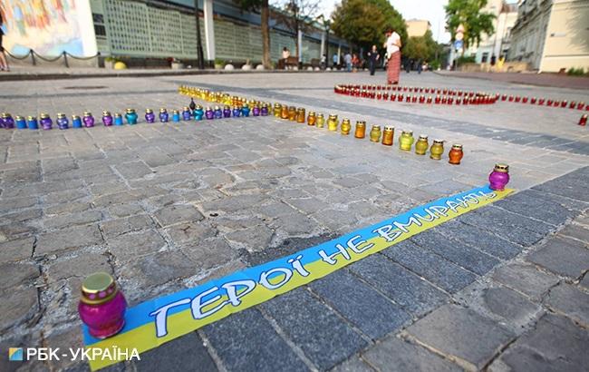 В Киеве проходит акция памяти жертв катастрофы самолета ИЛ-76, сбитого боевиками