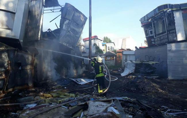 В Киеве сгорело несколько киосков