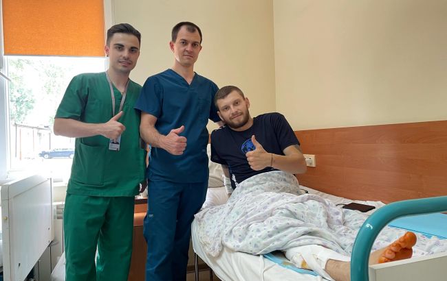 40 метрів повз по мінному полю. Медики зворушили історією пораненого під Бахмутом воїна (фото)