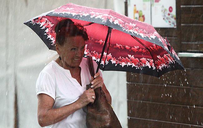 Синоптики попереджають про грози в Україні