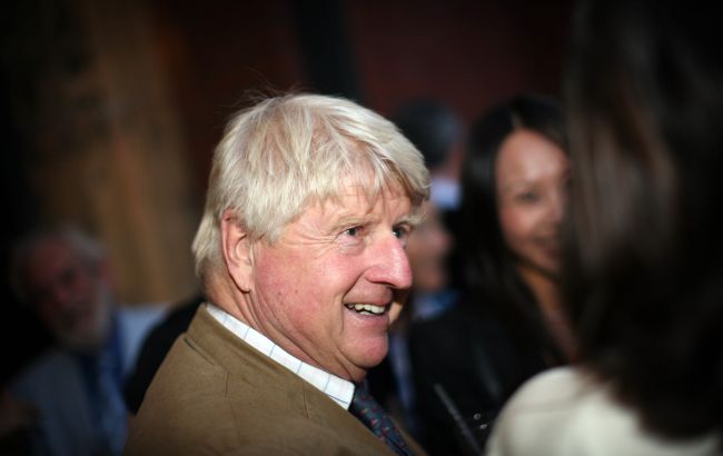 Отец премьера Британии запросил гражданство Франции