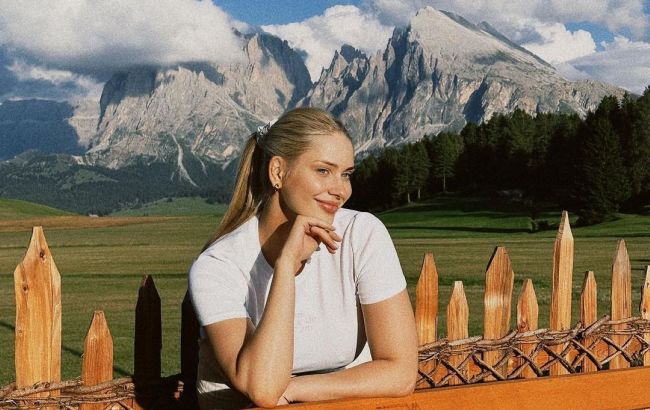 Дружина вінгера "Шахтаря" у стилі Playboy надихнула на подвиги з Італією: відверті фото