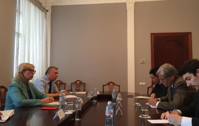 Денисова упрекает Красный крест в равнодушии к украинским политзаключенным