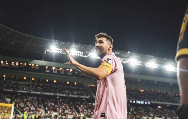 Залужний отримав футболку з автографом Мессі: фото