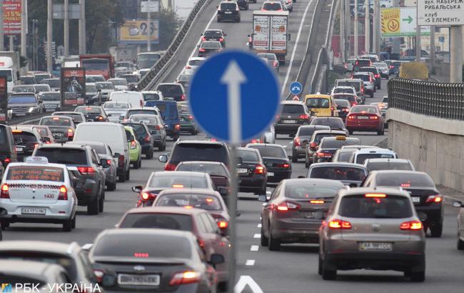 У Києві утворилися численні затори на дорогах