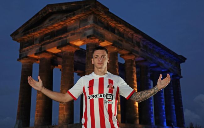 Український форвард став героєм сесії біля давньогрецького храму: величні фото з Англії
