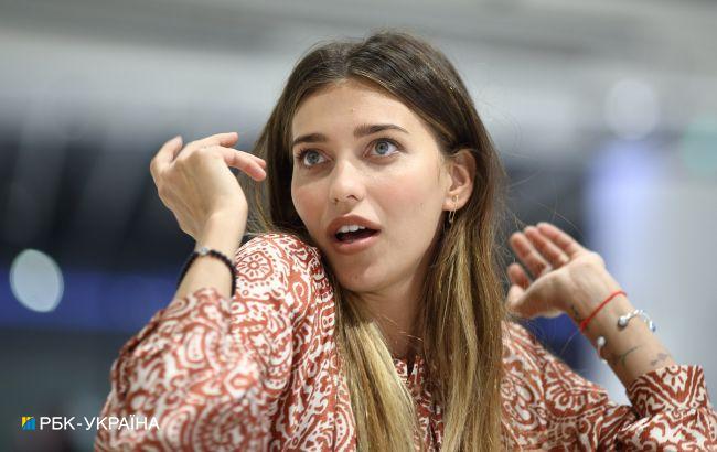 Беременная Тодоренко развлекает на льду россиян, пока гибнут украинцы (видео)