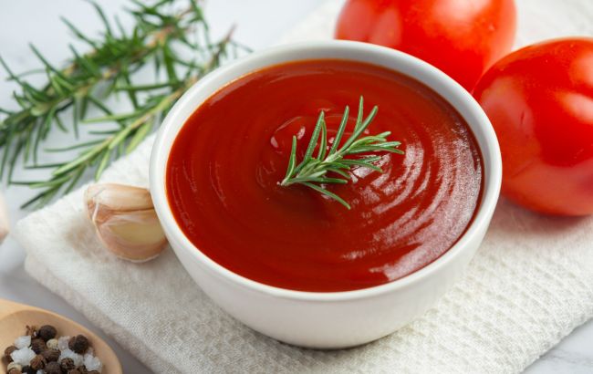 Найкращий рецепт кетчупу на зиму: виходить смачніший за магазинний