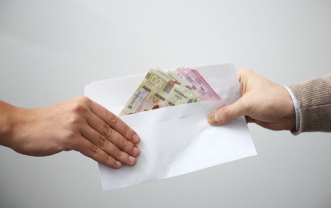 В Киевской области на взятке 25 тысяч гривен задержали госрегистратора