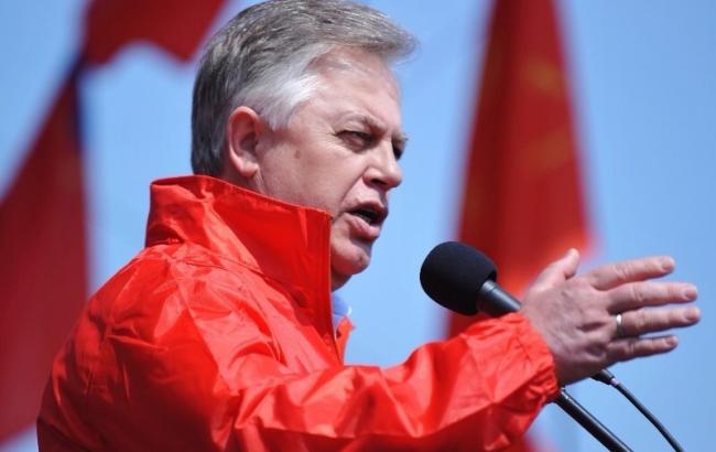 Симоненко на мітингу КПУ облили кефіром