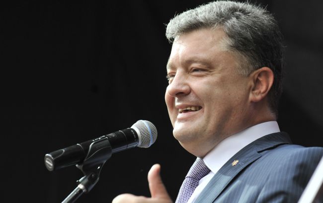 Официальная зарплата Порошенко составляет менее 10 тыс. гривен