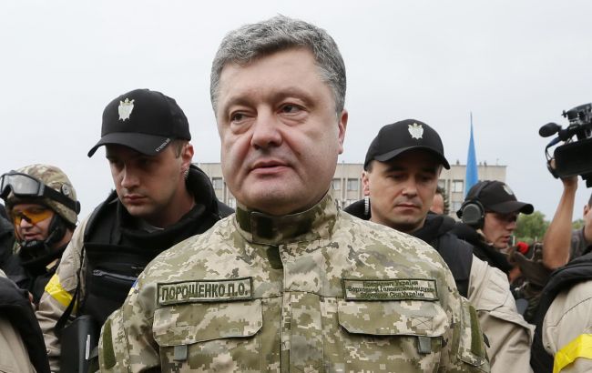 Порошенко в Харьковской обл. передаст военным "Грады" и "Хаммеры"