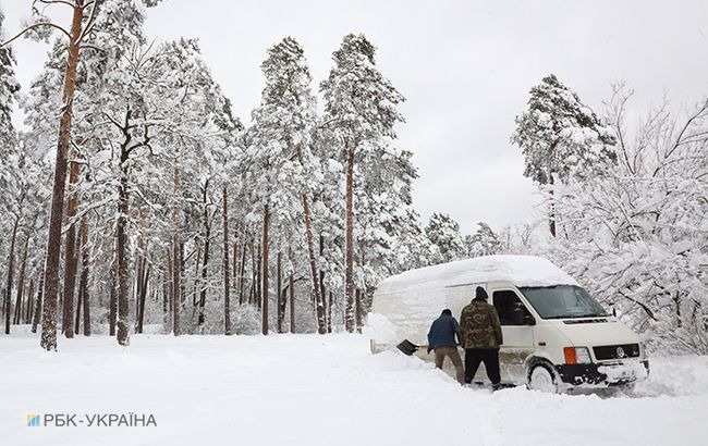 Непогода в Украине: синоптики предупреждают о гололедице на дорогах