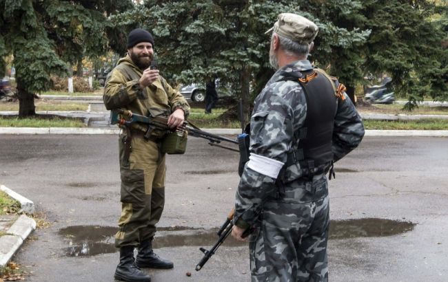 ДНР усиливает контроль за перемещением жителей и запрещает снимать обстрелы артиллерии, - ИС