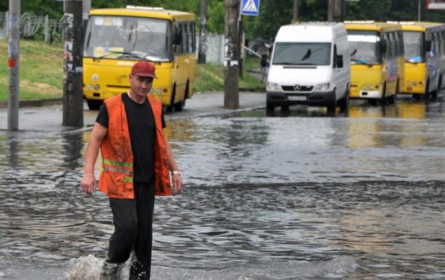 Синоптики предупреждают о грозах и граде в Украине 18 июля
