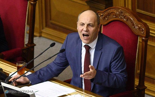 Суд признал противоправным запрет командировок нардепов в пленарные недели