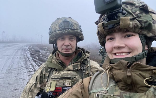 Символ незламності. Військові показали "головну новорічну ялинку" країни біля Бахмута (фото)