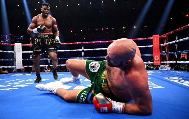 "Просто боится". Промоутер Усика потребовал доказательств травмы Фьюри