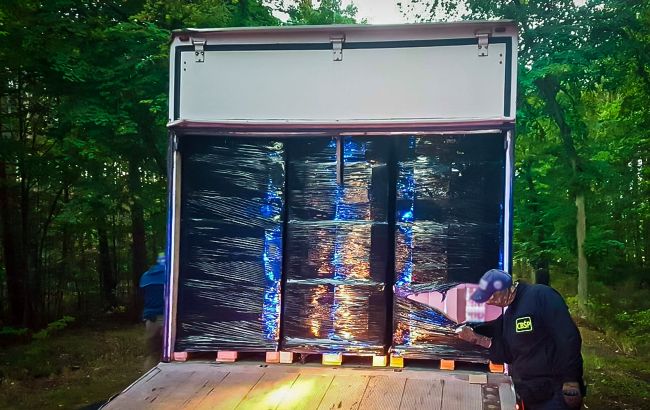 На подпольном производстве сигарет в Польше задержали 12 украинцев