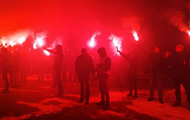 Активисты обстреляли дом Авакова из салютных установок