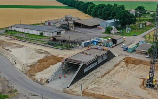 На трассе "Днепр-Решетиловка" завершается строительство крупнейшего туннельного путепровода