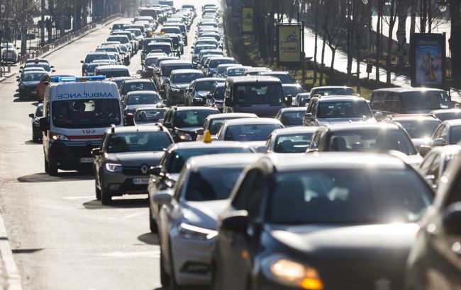 В Україні змінилися ПДР. Що робити водіям, аби не отримати штраф