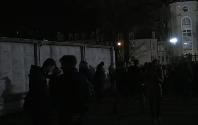 К Соломенскому райсуду подогнали автобусы с Нацгвардией