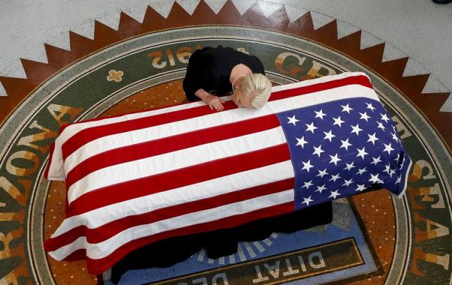 В Аризоне началась первая церемония памяти Маккейна