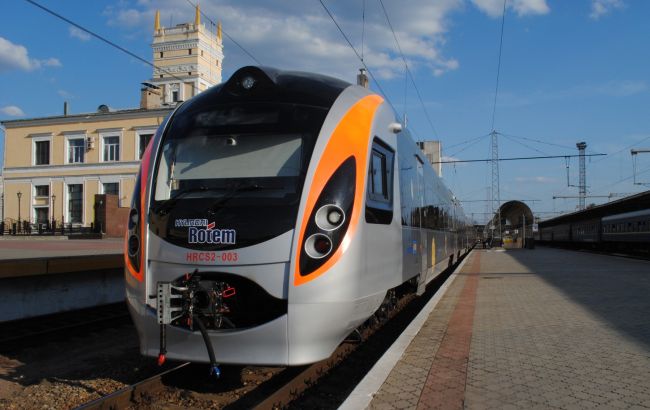 "Укрзализныця" поменяет расписание восьми скоростных поездов из-за перехода на летнее время