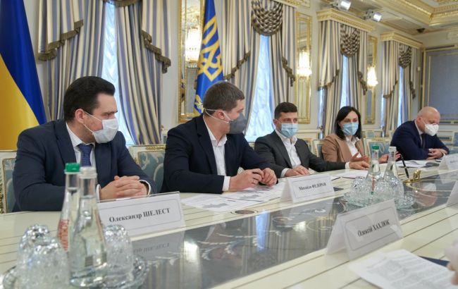 Зеленский требует ускорить покрытие Интернетом всей Украины