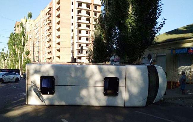 У центрі Слов'янська маршрутка зіштовхнулася із мікроавтобусом, троє постраждалих