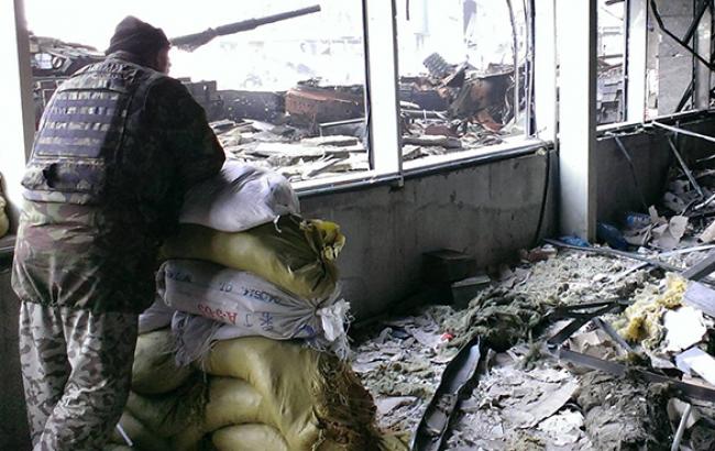 В аэропорту Донецка полностью выведена из строя взлетно-посадочная полоса, - Лысенко