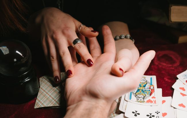 Таро-прогноз на неделю для всех знаков Зодиака: судьба подарит новые шансы и яркие встречи