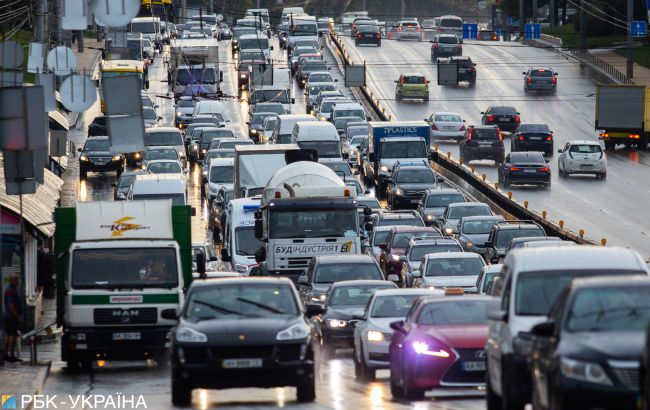 Цены на бензин и растут, автогаз дешевеет