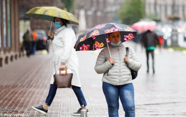 Пасмурно, дождь, местами мокрый снег: погода в Украине и Киеве на завтра