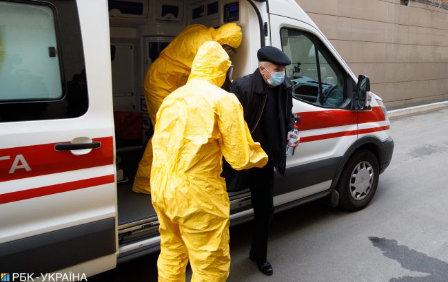 Пассажира авиарейса "Доха-Киев", который находился на обсервации в отеле, госпитализировали