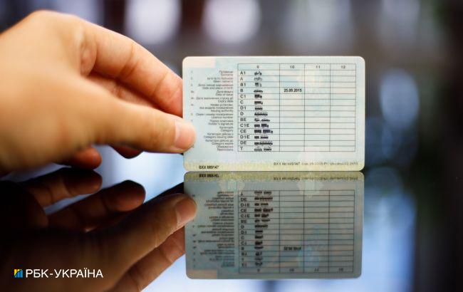 В Україні масово почали підроблювати водійські права: хто і навіщо це робить