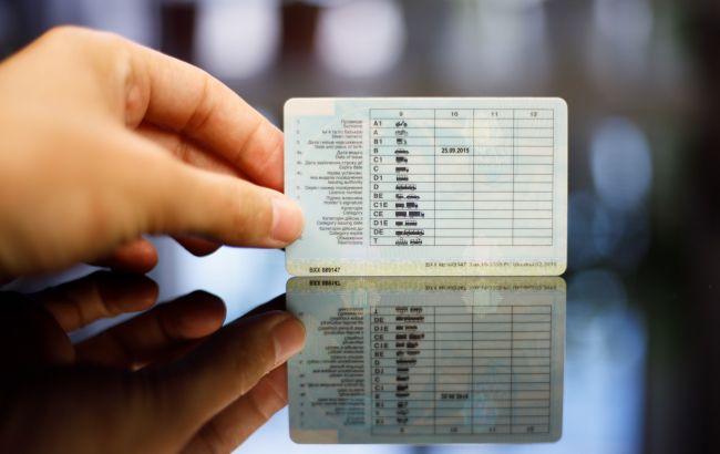 Как украинцам обменять водительские права во время войны: стоимость и перечень документов