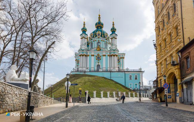 На Андреевском спуске планируют запретить продажу картин и сувениров