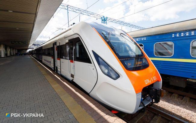 Укрзалізниця показала оновлений рухомий склад: на чому тепер возять українців (фото)