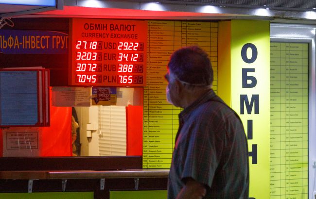 Курс гривны, тарифы, зарплаты: украинцы озвучили ожидания на 2021 год