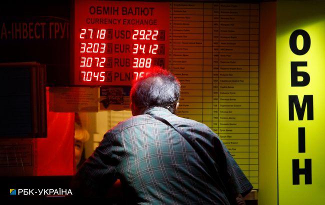 Украинцы за последний месяц продали банкам рекордный объем валюты