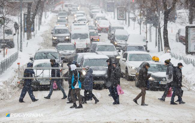 Мокрий сніг та вітер: синоптики дали прогноз погоди на сьогодні