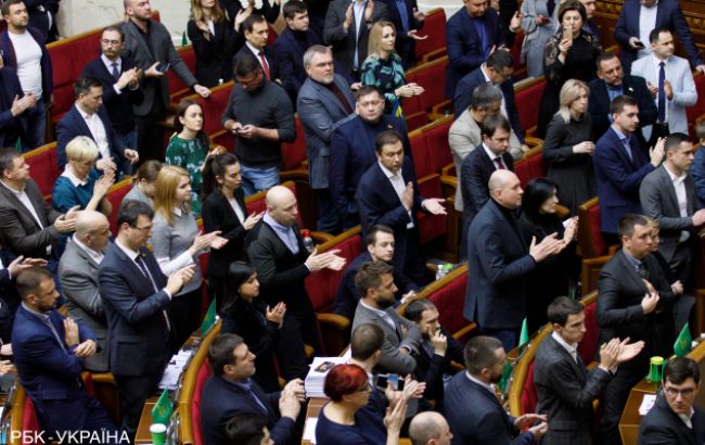 На выборах в Раду могут пройти от четырех до восьми партий