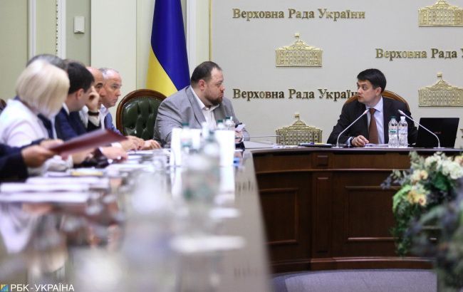 Рада сегодня рассмотрит законопроект об импичменте президента в первом чтении