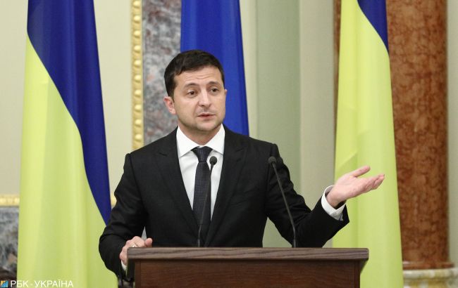Полное разведение на Донбассе обсудят на нормандской встрече, - Зеленский