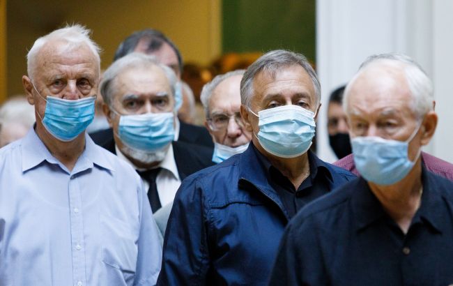 В Украине изменят правила карантина для пожилых людей: позволит спасти их жизни