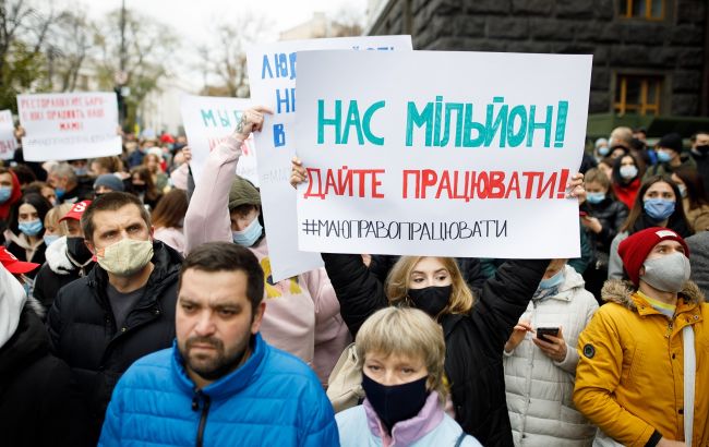 Украинские города взбунтовались из-за ужесточения карантина: люди вышли на улицы