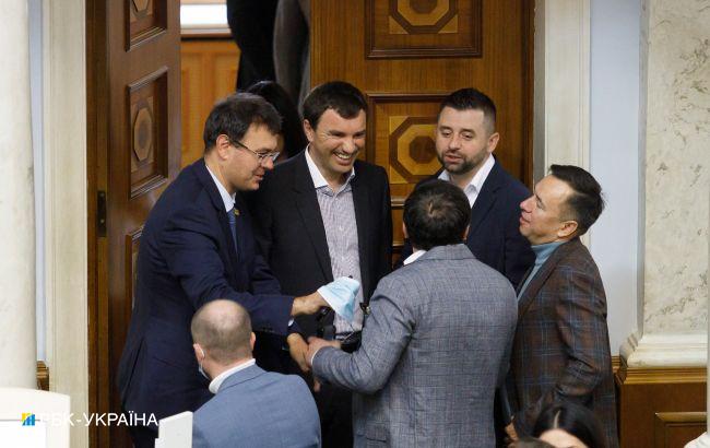 Неширокая коалиция. Как "За майбутнє" и "Довира" помогают партии власти