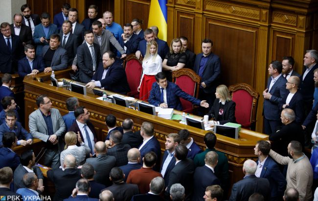 Реформа на грани: как Зеленский убедил "слуг народа" поддержать рынок земли